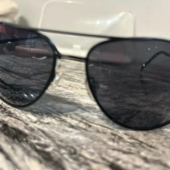 Stylish Black Aviator Sunglasses - Picture 1 of 9